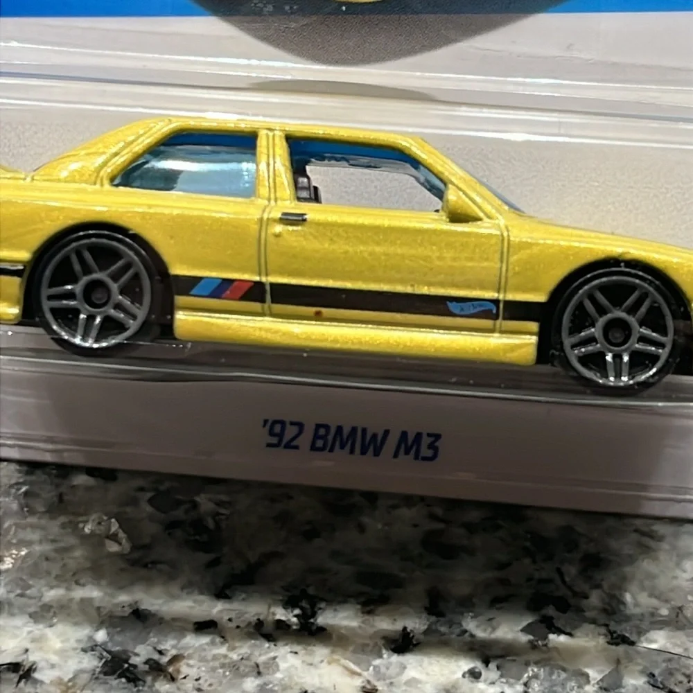 Hot Wheels 92 BMW M3 yellow toy die cast car 1/64 Mattel The 90s